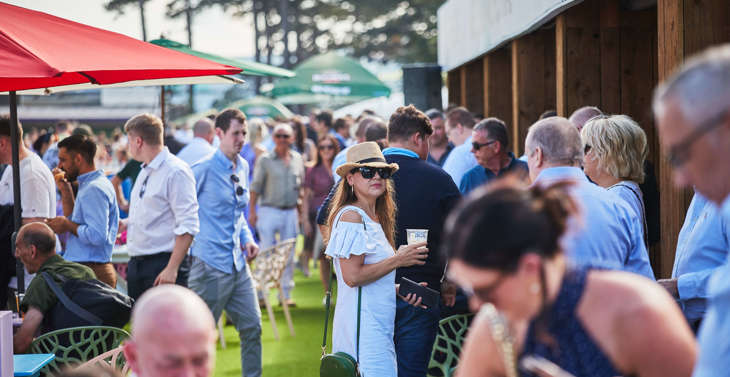 Crowds at an ouside event.